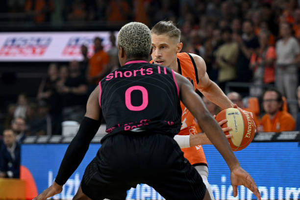 更激励着球 更激励着球